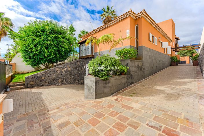 Image No.1-4 Bed Villa for sale