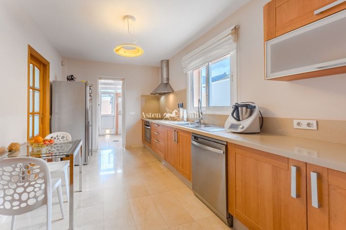 Image No.18-4 Bed Villa for sale