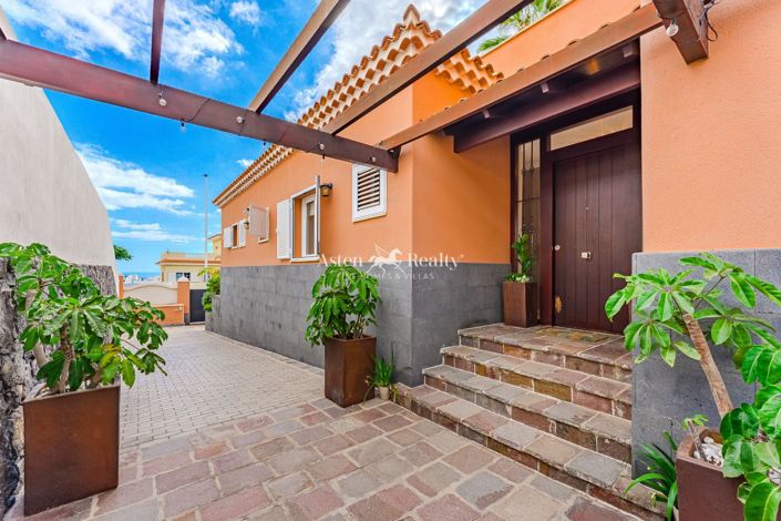 Image No.2-4 Bed Villa for sale