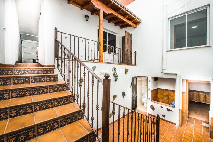 Image No.1-3 Bed House for sale