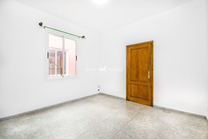 Image No.11-3 Bed House for sale