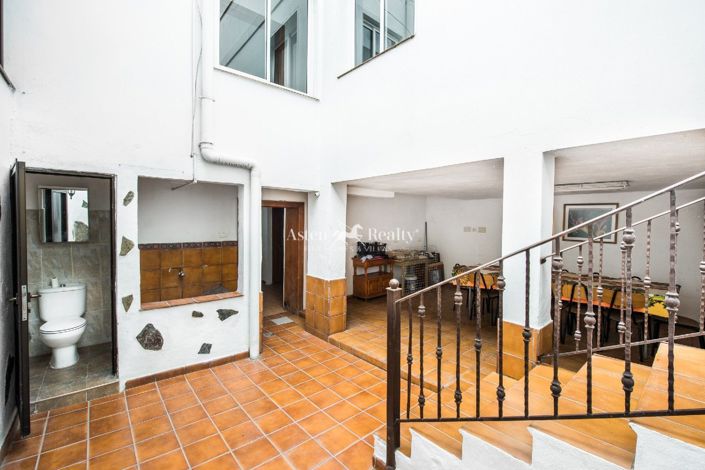 Image No.14-3 Bed House for sale