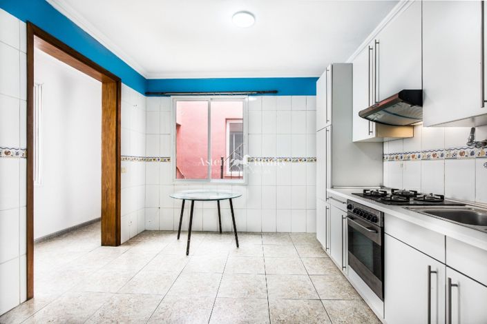 Image No.6-3 Bed House for sale