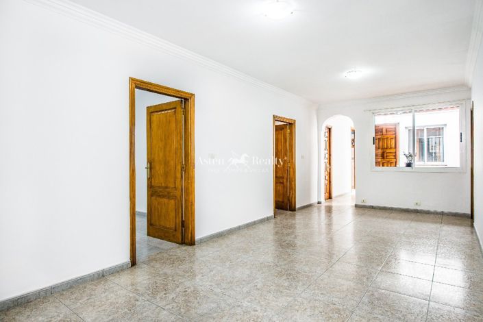 Image No.9-3 Bed House for sale