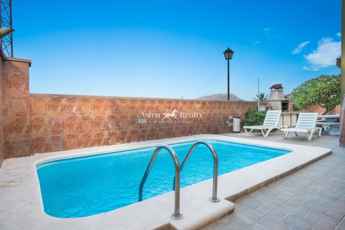 Image No.1-4 Bed Villa for sale