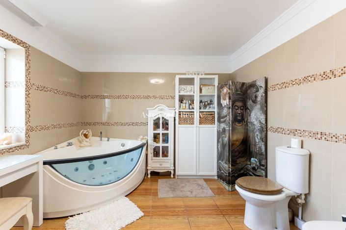 Image No.20-11 Bed Villa for sale