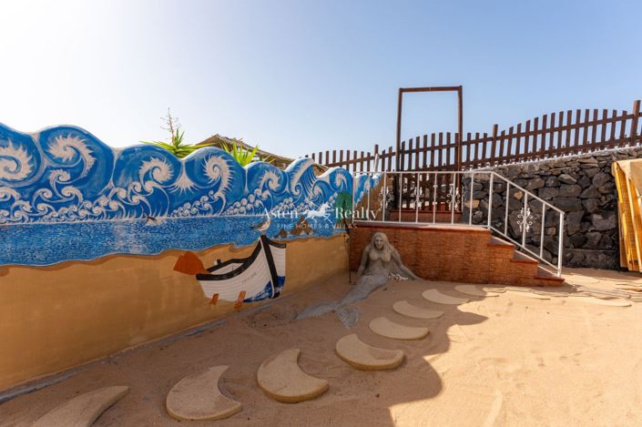 Image No.37-11 Bed Villa for sale