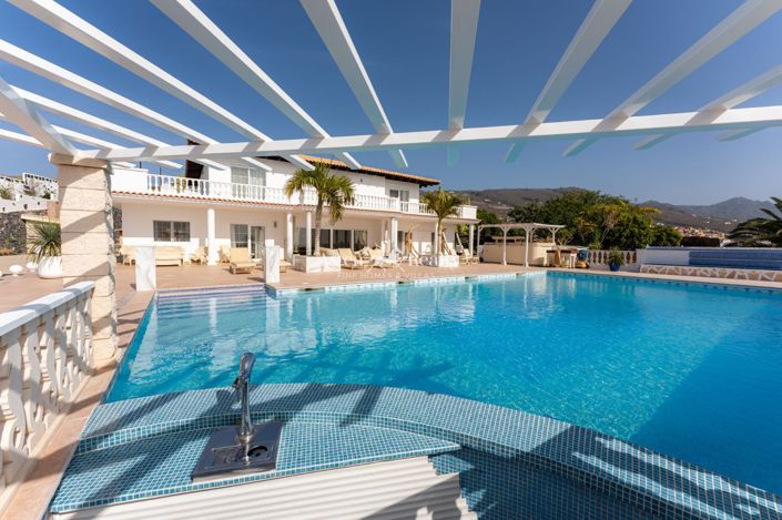 Image No.42-11 Bed Villa for sale