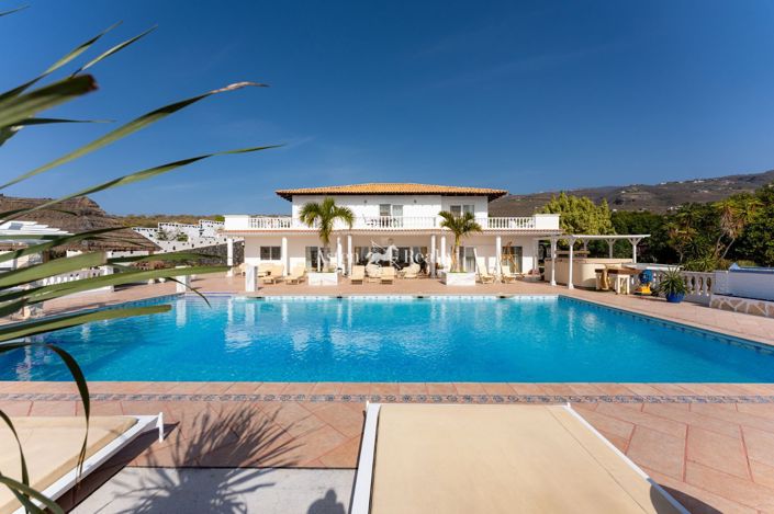 Image No.44-11 Bed Villa for sale