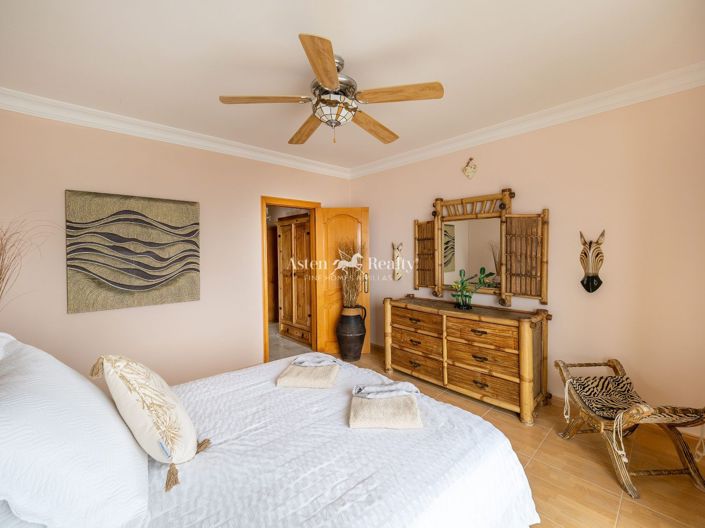 Image No.48-11 Bed Villa for sale