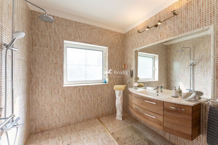 Image No.5-11 Bed Villa for sale