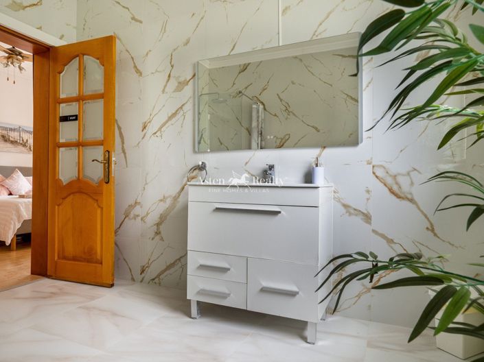 Image No.52-11 Bed Villa for sale