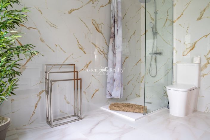 Image No.60-11 Bed Villa for sale