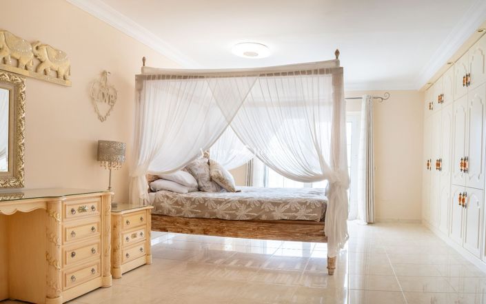 Image No.63-11 Bed Villa for sale