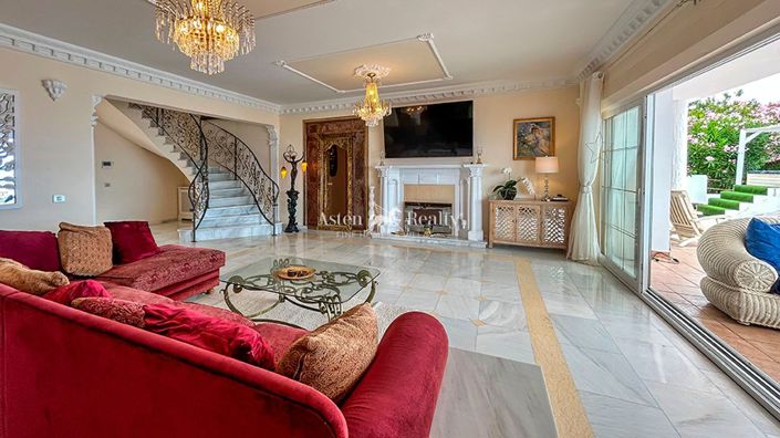 Image No.74-11 Bed Villa for sale