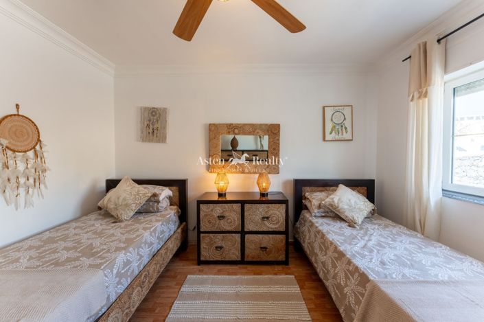 Image No.8-11 Bed Villa for sale