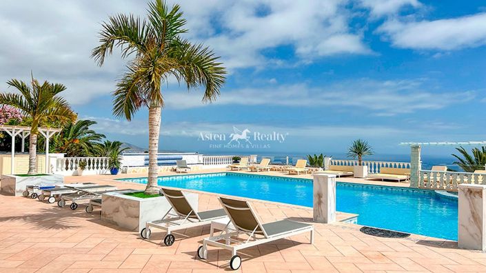 Image No.87-11 Bed Villa for sale