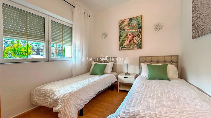 Image No.90-11 Bed Villa for sale