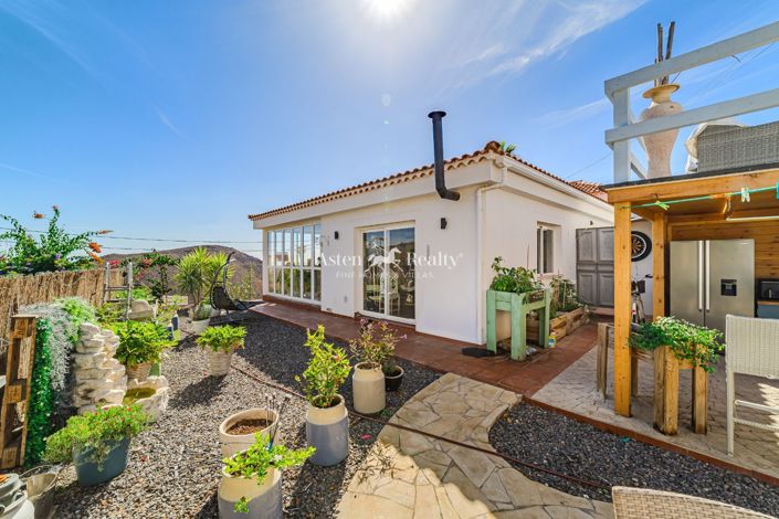 Image No.1-3 Bed Villa for sale