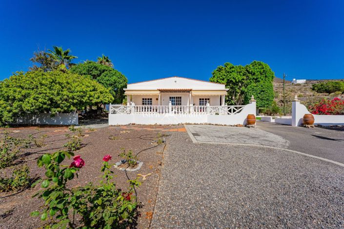 Image No.1-5 Bed Villa for sale