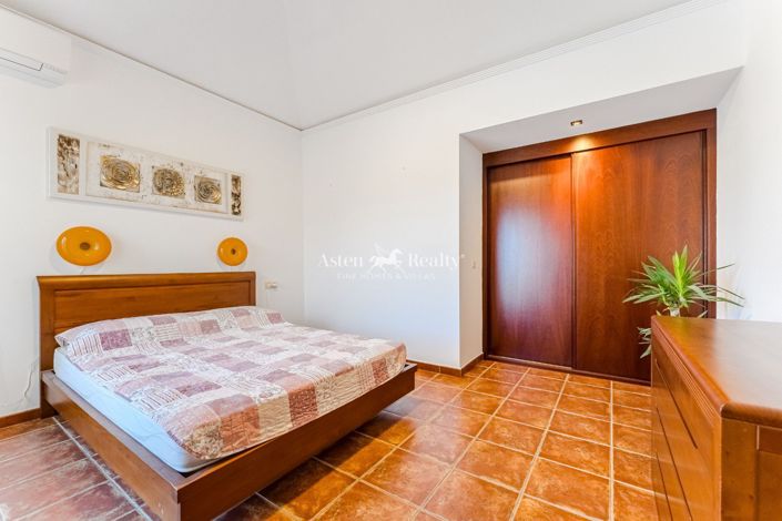 Image No.10-3 Bed House for sale