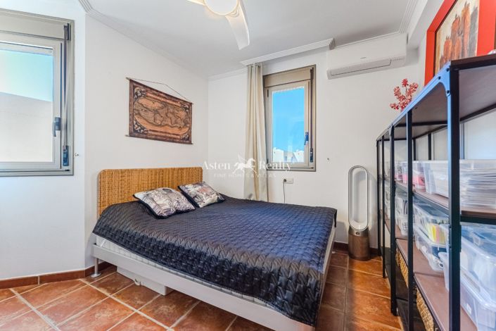 Image No.12-3 Bed House for sale