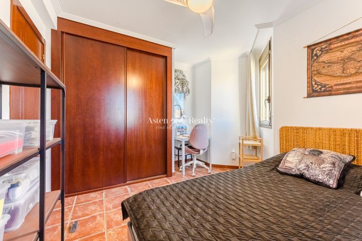 Image No.13-3 Bed House for sale