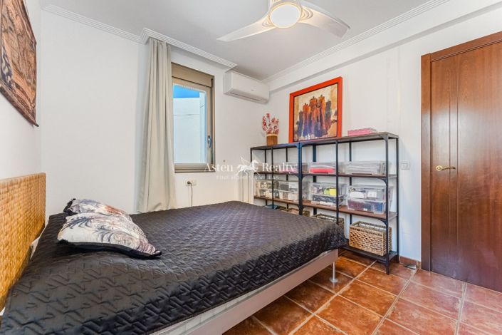 Image No.14-3 Bed House for sale