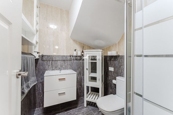 Image No.21-3 Bed House for sale