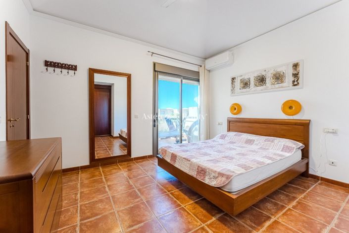 Image No.8-3 Bed House for sale