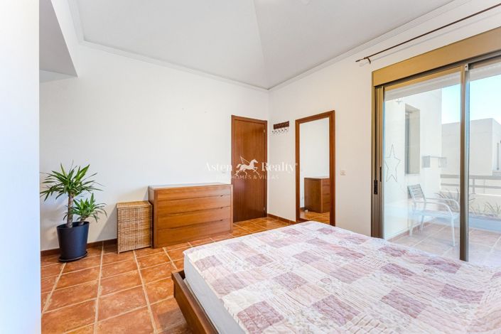 Image No.9-3 Bed House for sale