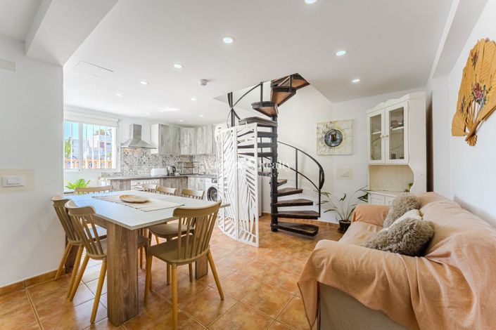 Image No.1-4 Bed House for sale