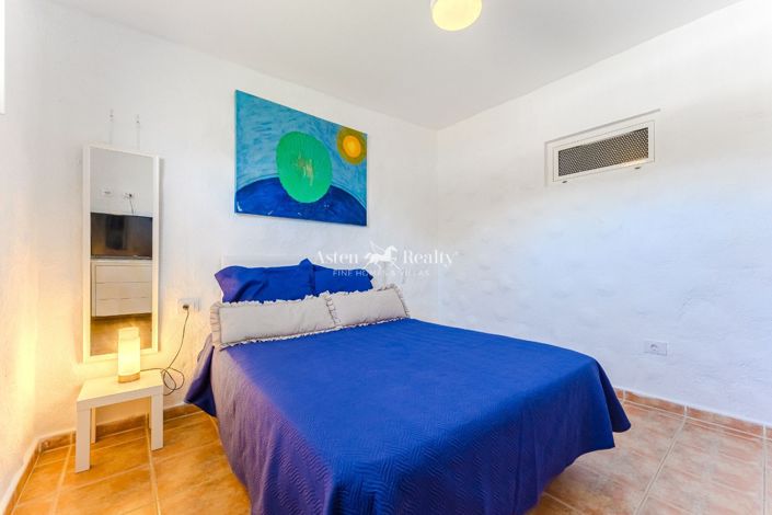 Image No.10-4 Bed House for sale