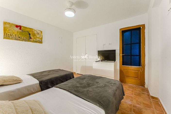 Image No.14-4 Bed House for sale