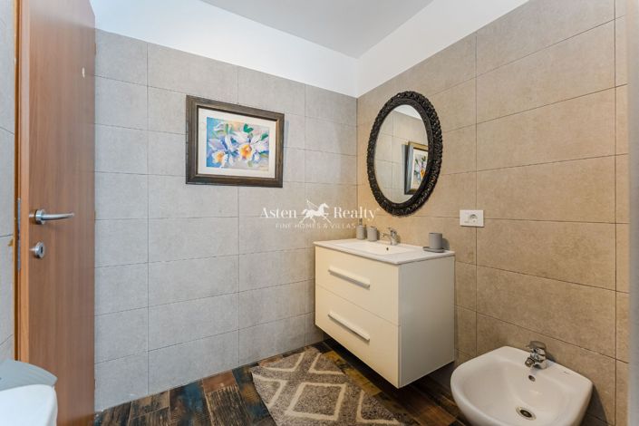 Image No.16-4 Bed House for sale