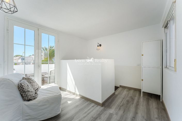 Image No.17-4 Bed House for sale