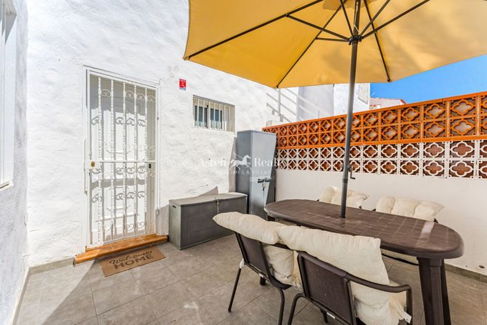 Image No.2-4 Bed House for sale