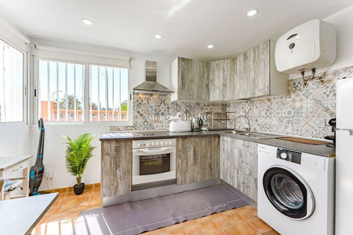 Image No.7-4 Bed House for sale