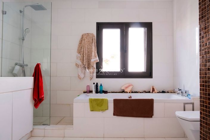 Image No.21-5 Bed Villa for sale