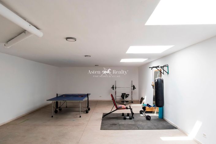 Image No.31-5 Bed Villa for sale