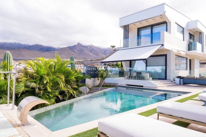 Image No.2-4 Bed Villa for sale