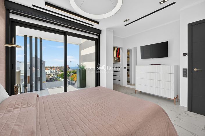 Image No.24-4 Bed Villa for sale