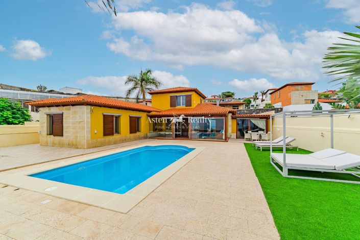 Image No.2-4 Bed Villa for sale