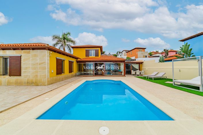 Image No.3-4 Bed Villa for sale