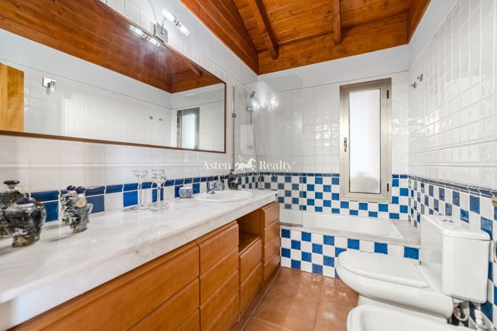 Image No.32-4 Bed Villa for sale