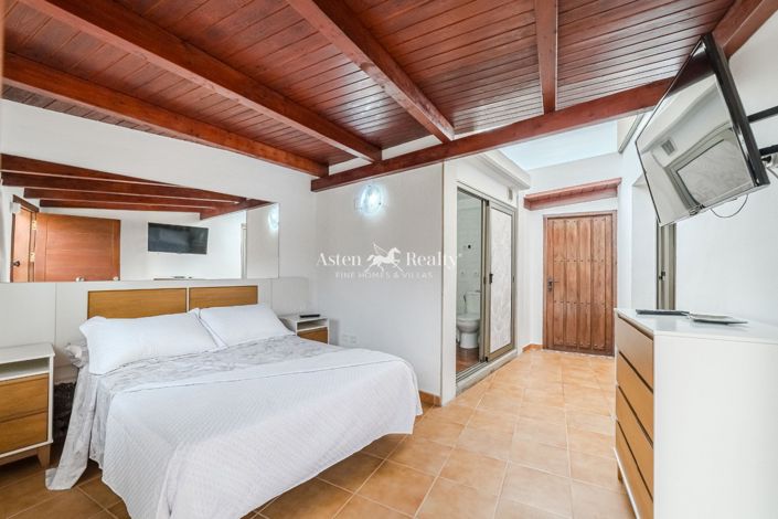 Image No.48-4 Bed Villa for sale