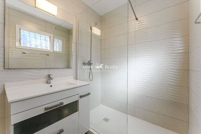 Image No.9-2 Bed House for sale