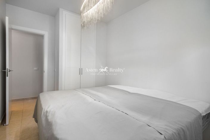 Image No.11-3 Bed Flat for sale