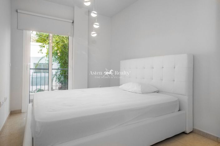 Image No.14-3 Bed Flat for sale