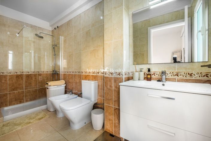 Image No.20-3 Bed Flat for sale